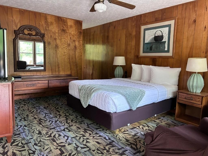 Bedroom 1, Stony Creek Motel, Haywood