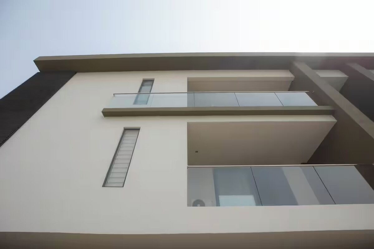 Exterior, Wentworth, Accra