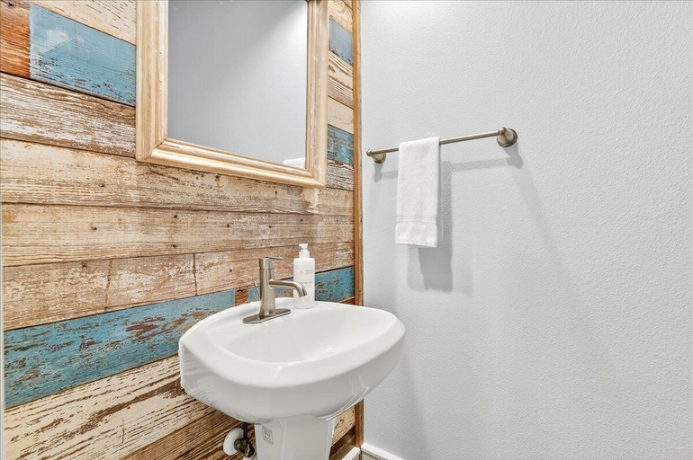Bathroom 4, Sea Ya' 204 GU, Nueces