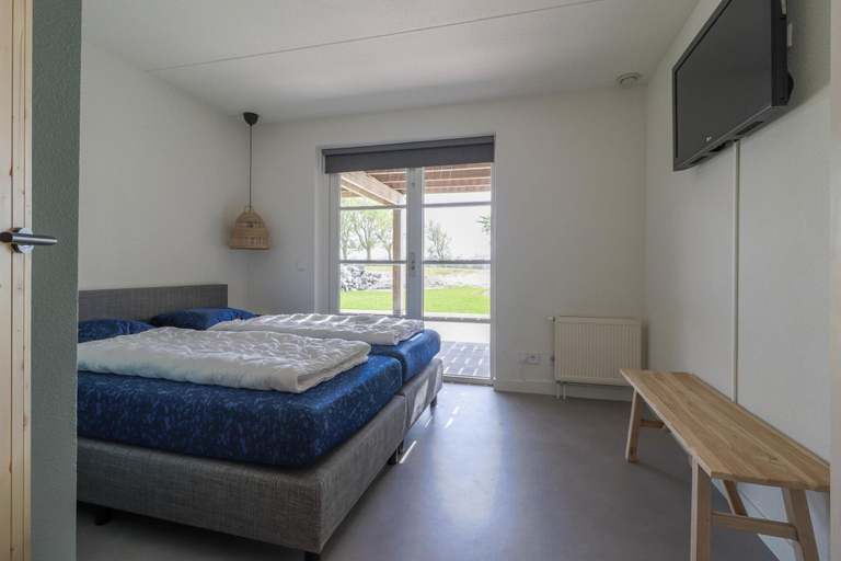 Room 2, Beach Villa With Sauna & Steam Bath, Wûnseradiel