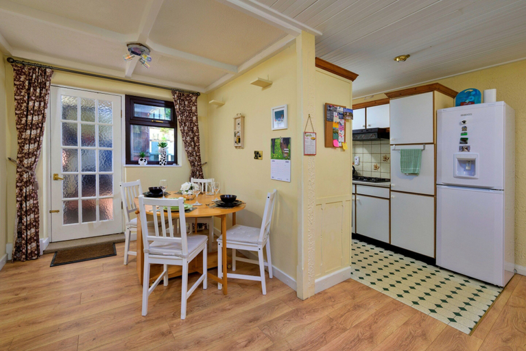 Private kitchen 4, Bude Sea View Apartment for 4, Gwynedd