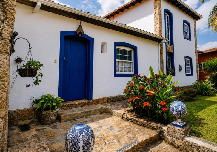Exterior & Views
