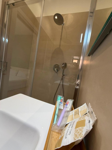 Bathroom 2, B&B Gallina 18, Bari