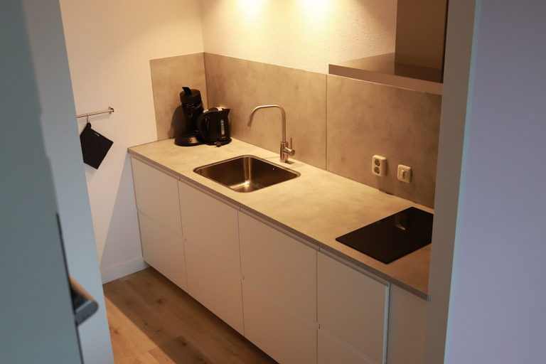 Private kitchen 5, Deluxe Lakeview Apartment in Makkum, Wûnseradiel