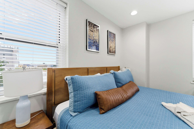 Room 5, Cityview Peach Centrally Located, Atlanta