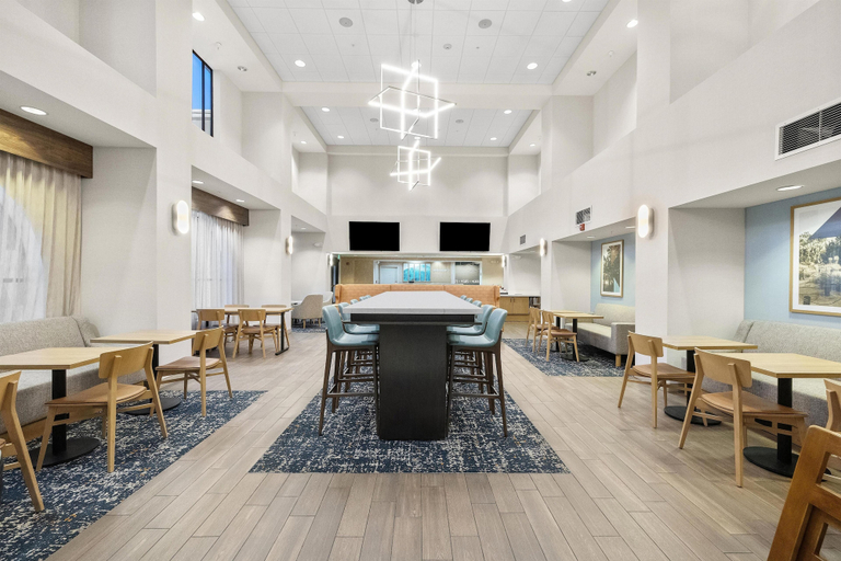 Food & Drinks 5, Hampton Inn & Suites Lancaster, Los Angeles