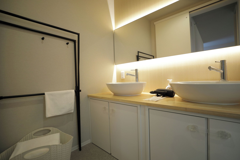 Bathroom 3, Koti Sopo Universal Bay 6 by Liaison, Osaka