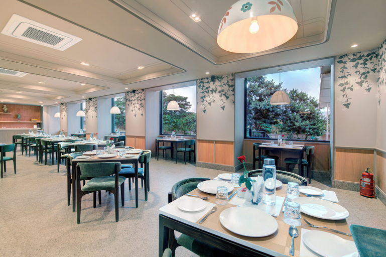 Restaurant 4, Amoravida by 7 Apple Resorts Khandala, Pune
