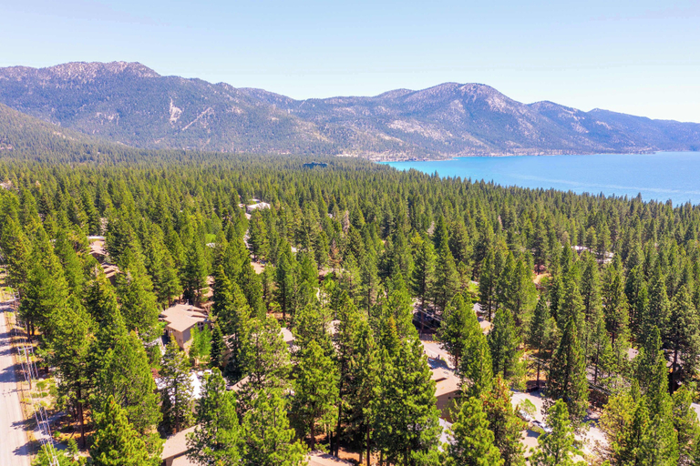 Mountain view, Upscale Tahoe Townhome Near Incline w Fireplace, Washoe