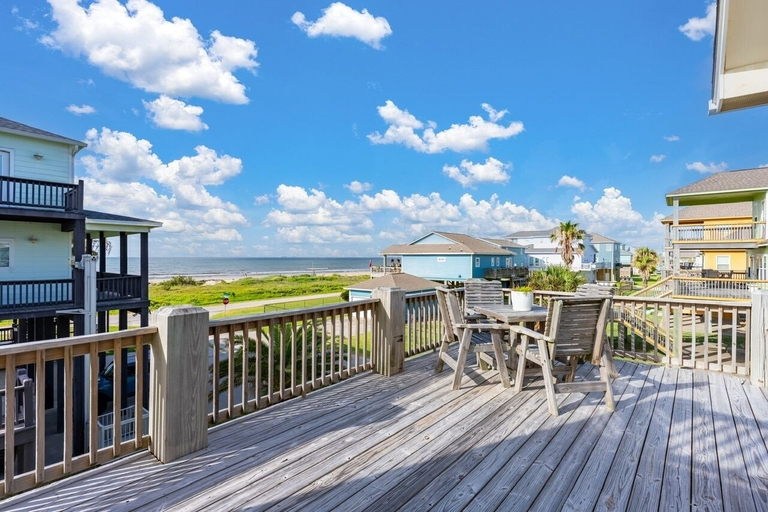 Outdoor dining 5, Arenita & Playita 3 Bedroom Home, Galveston