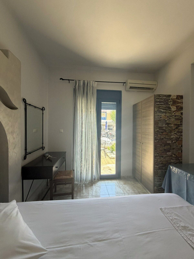 Bedroom 4, Foinikas Studios, South Aegean