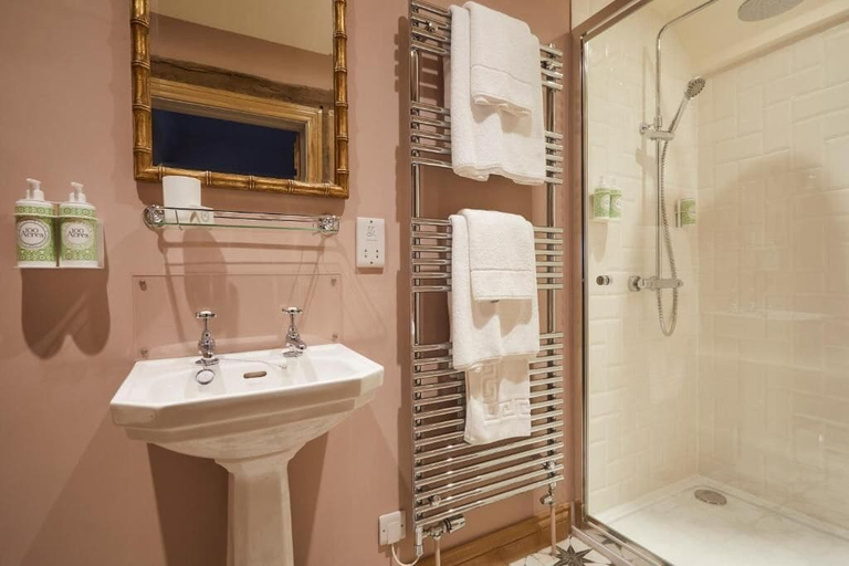 Bathroom 3, Crown and Anchor Ham, Wiltshire