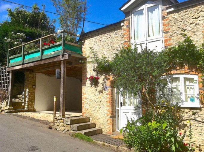 Exterior 2, Romantic Lyme Regis Couple's Hideaway, Devon