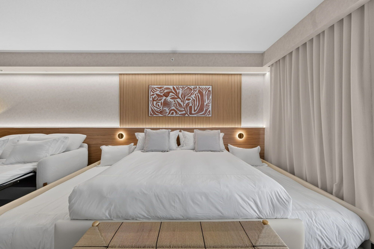 Room 3, Luxury Beachfront Escape, Sunny Isles, Miami-Dade