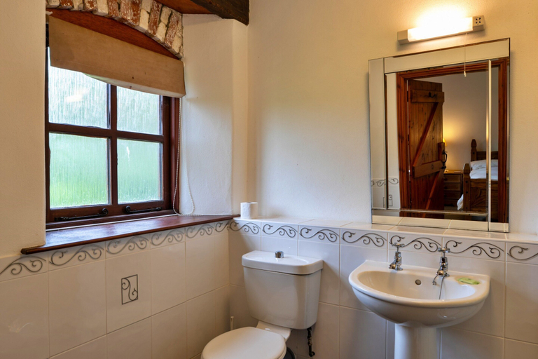 Bathroom 4, Charming Art Cottage for 5, Cornwall