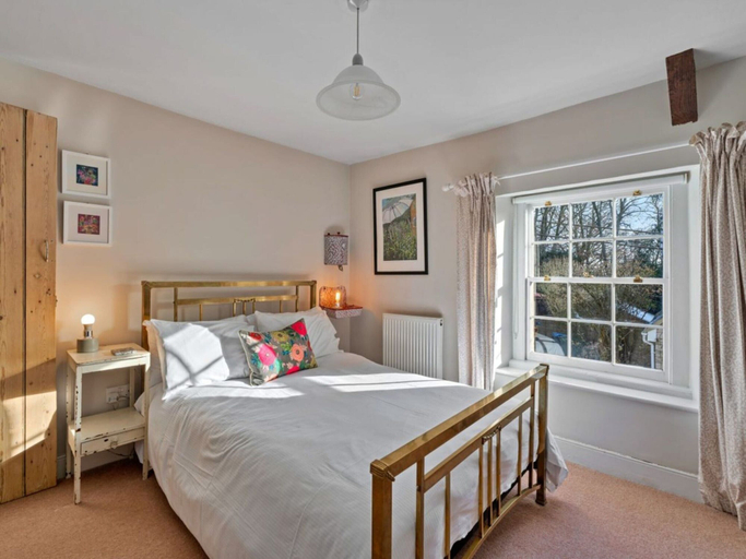 Room 3, Historic Wiltshire Garden Cottage, Wiltshire