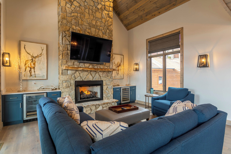 Interior 4, Birds Nest Retreat at Eagles Nest, Avery