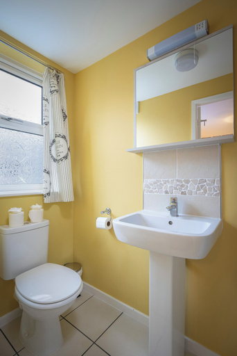 Bathroom 5, Devon Guest House, Blackpool