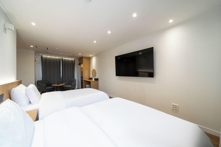 Bedroom 5, Brown Dot Hotel  Hongseong Naepo, Hongseong