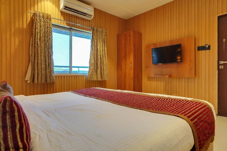 Room 4, Hotel Iceberg Mahabaleshwar Venna Lake, Satara