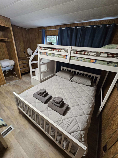 Bedroom 2, Denali RV Park and Motel, Denali