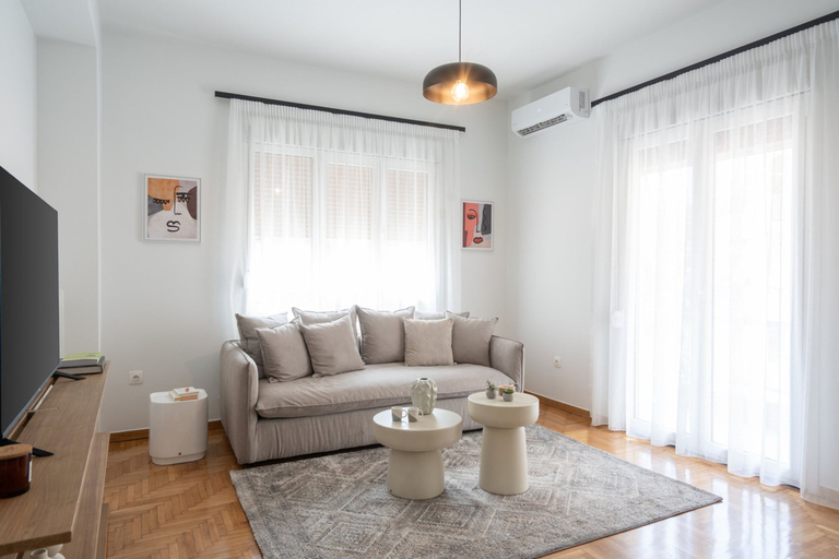 Room 5, LIV - Premium Pagrati Apartment with View, Attica