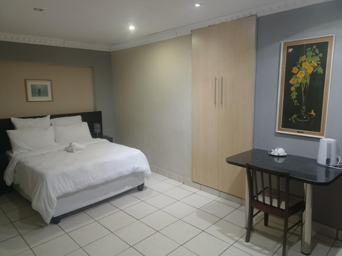 Bedroom 2, Jomus guest house, Lejweleputswa