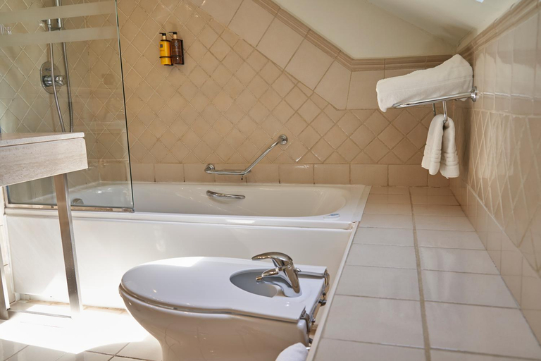 Bathroom 4, Hotel San Juan de los Reyes, Toledo