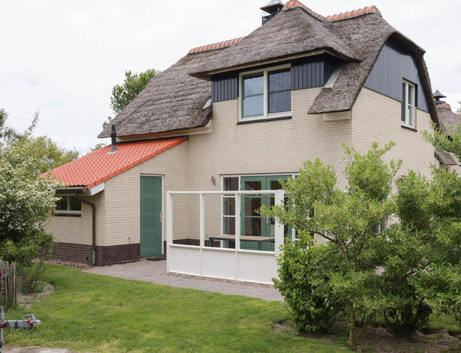 Exterior, Makkum Villa With Whirlpool for 6, Wûnseradiel