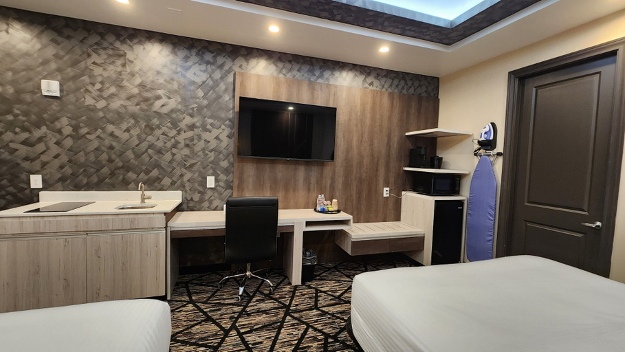 Bedroom 2, Comfeeni Inn and Suites, Houston