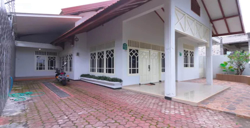Exterior 2, Cozzy Villa Gardenia, Malang