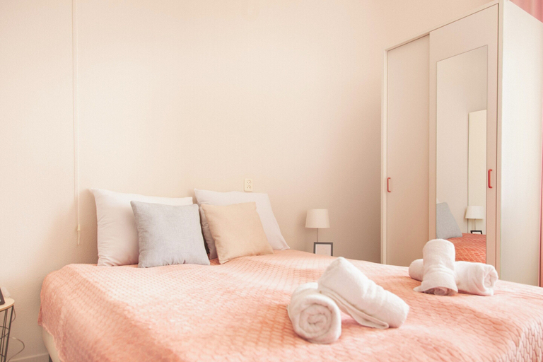 Room 3, Deluxe Lakeview Apartment in Makkum, Wûnseradiel