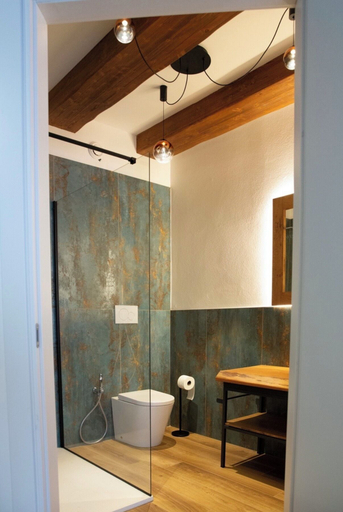 Bathroom 5, Stevoski Rooms, Gorizia