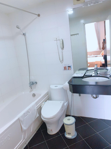 Bathroom 3, Azumaya Hotel Hai Ba Trung 1, Hai Bà Trưng
