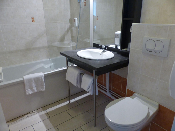 Bathroom, Hotel L'Oceane Angers Parc Expo, Maine-et-Loire