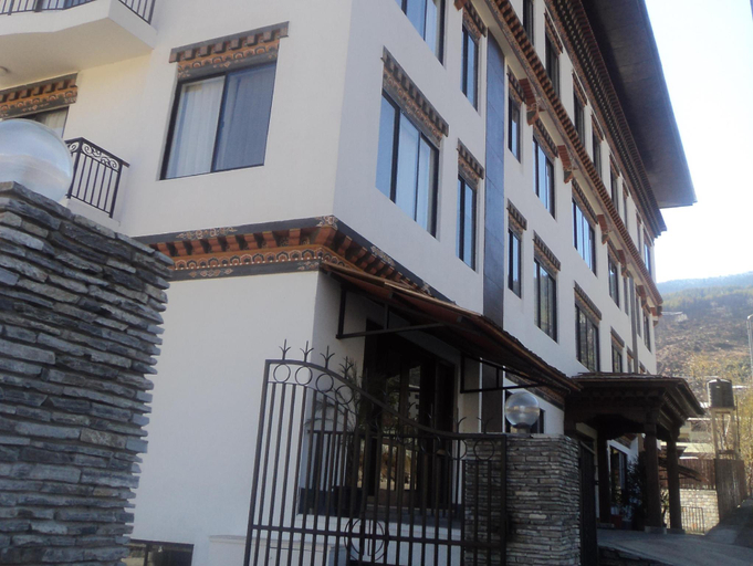 Exterior & Views