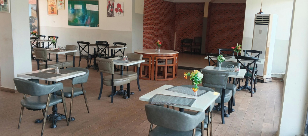 Dining 4, Peach City Hotel, Tema