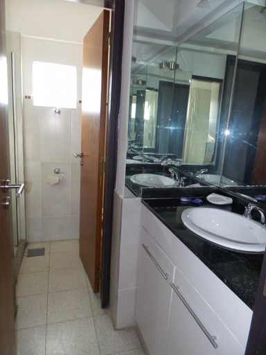 Bathroom 5, Novum Suites, Capital