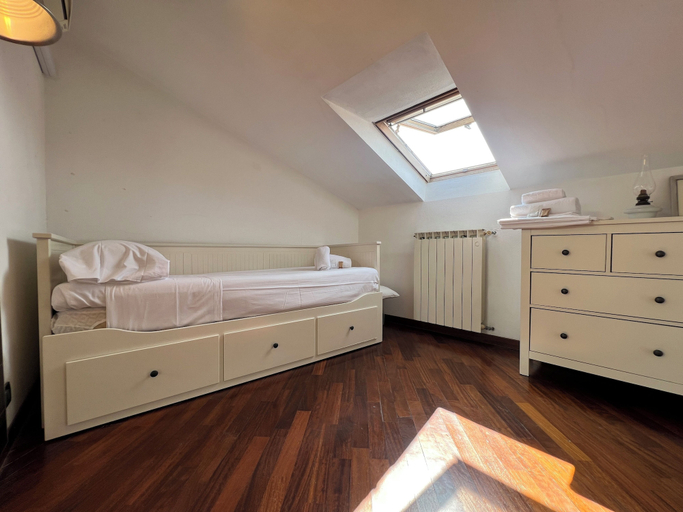 Room 5, CASA DEL POZZO, Genova
