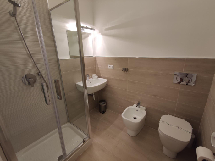 Bathroom 4, SAMI Rooms - Teatro a 400 mt - Ortigia a 1500 mt -, Syracuse