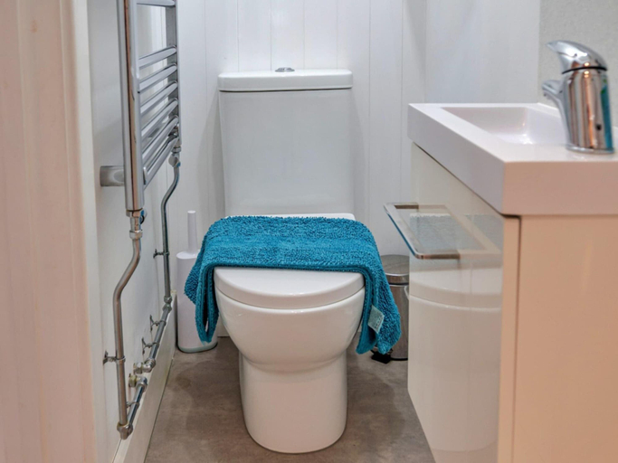 Bathroom 3, Luxury Devon Estate Barn for 4, Devon