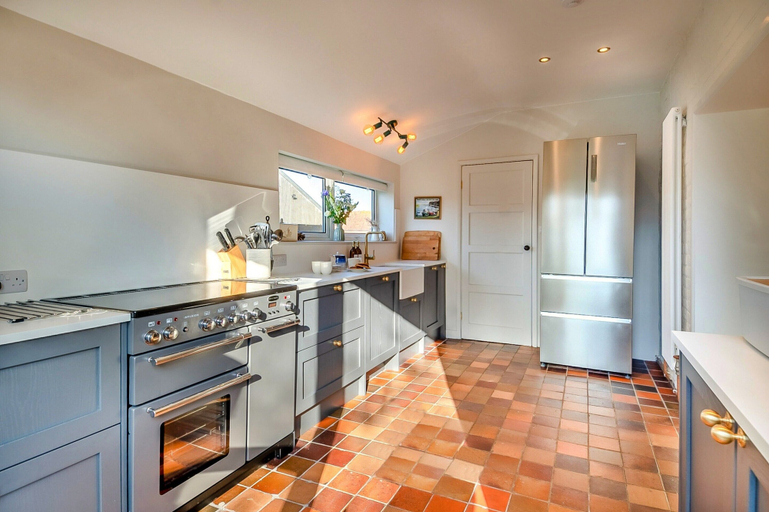 Private kitchen 5, Unique Norfolk Windmill Retreat for 8, Norfolk