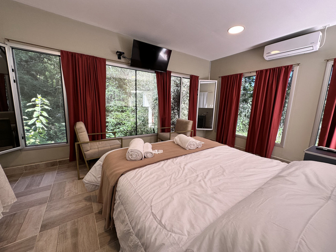 Others 1, Eco Lodge de la Selva, Capital