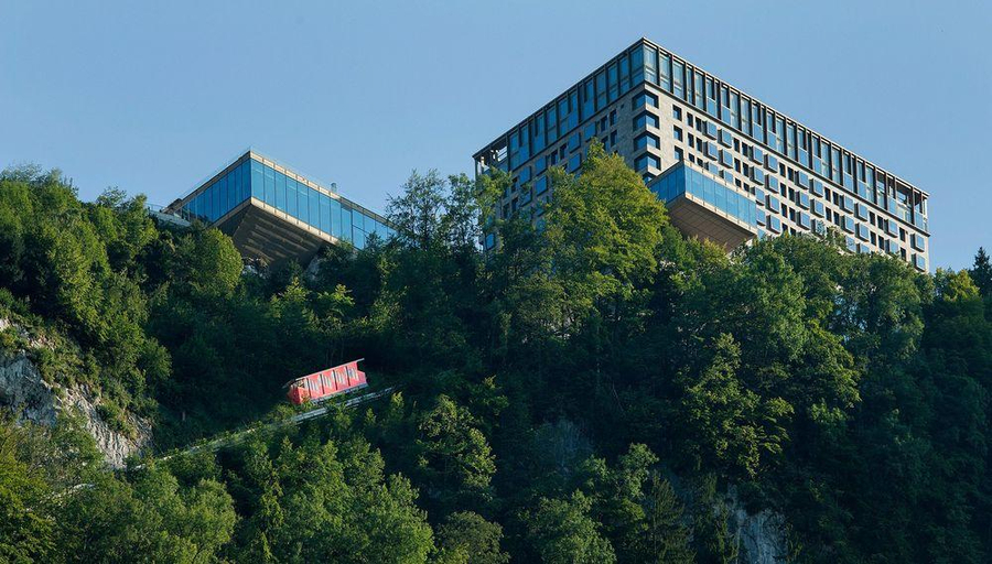 Exterior & Views