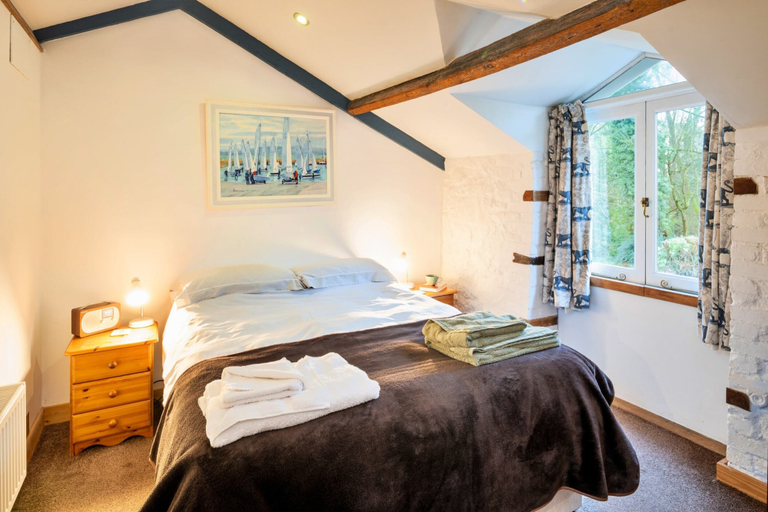 Room 4, Romantic Lyme Regis Couple's Hideaway, Devon