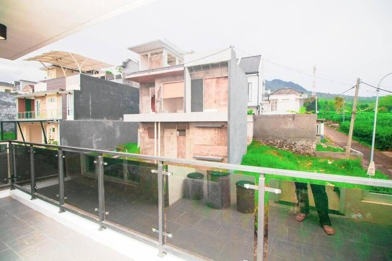 Property grounds 4, Cozzy Villa Zast, Malang