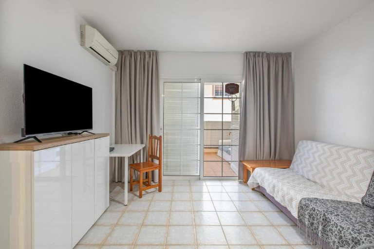 Bedroom 3, Chill-out Apartments with pools to relax in Tenerife South resort, Santa Cruz de Tenerife