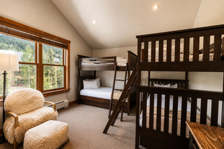 Room 5, Spacious 4br Mountain Townhome 4 Bedroom Townhouse, Summit