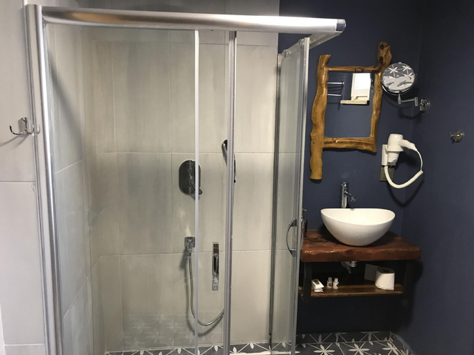 Bathroom 3, Şahika Konukevi, Gökçeada
