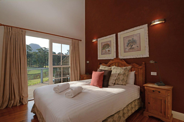 Bedroom 2, Brokenback Views Country Estate Hunter Valley, Cessnock